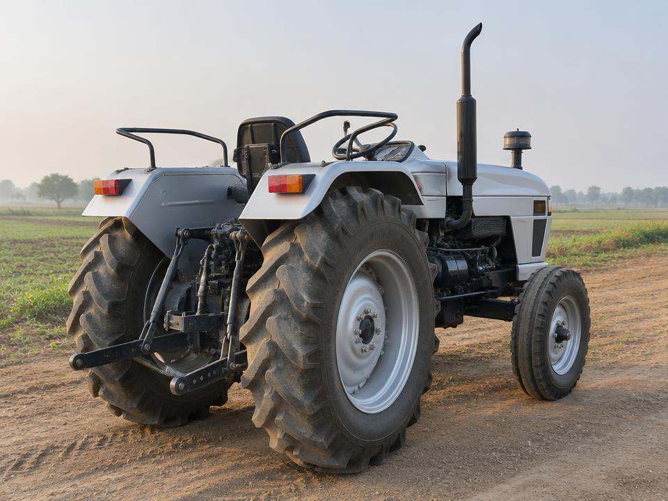 Trakstar 536 — representative tractor photo